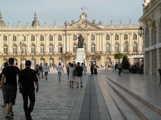  place Stan et ses badauds